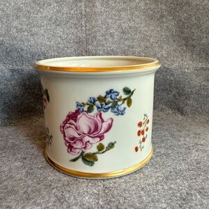 Metropolitan Museum of Art (MMA) PEM White Floral Vase with Gold Trim; Japan